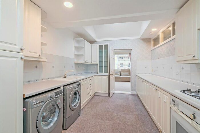 1 Bedroom Flat To Rent In The Square, Kenilworth, CV8