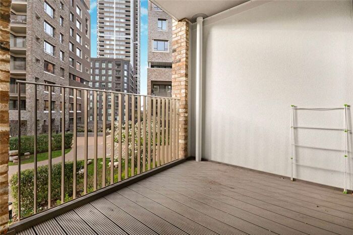 1 Bedroom Flat To Rent In Walworth Square, Elephant And Castle, London, SE17