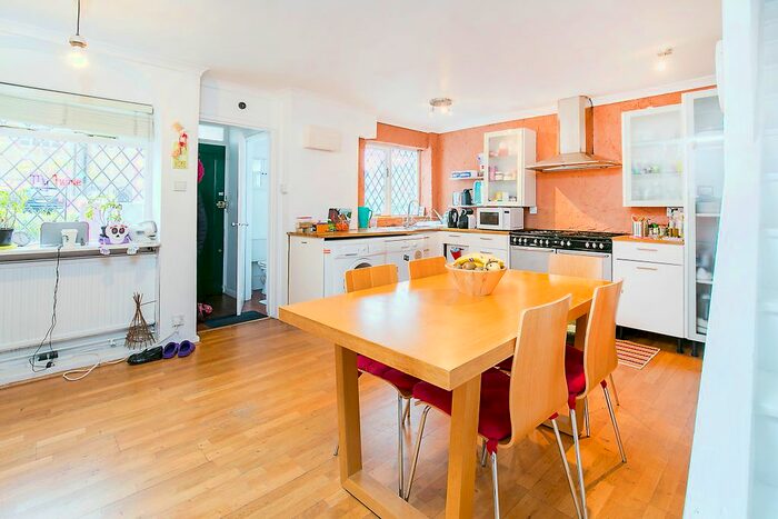 2 Bedroom Terraced House To Rent In Cobham Close, Battersea, London, SW11