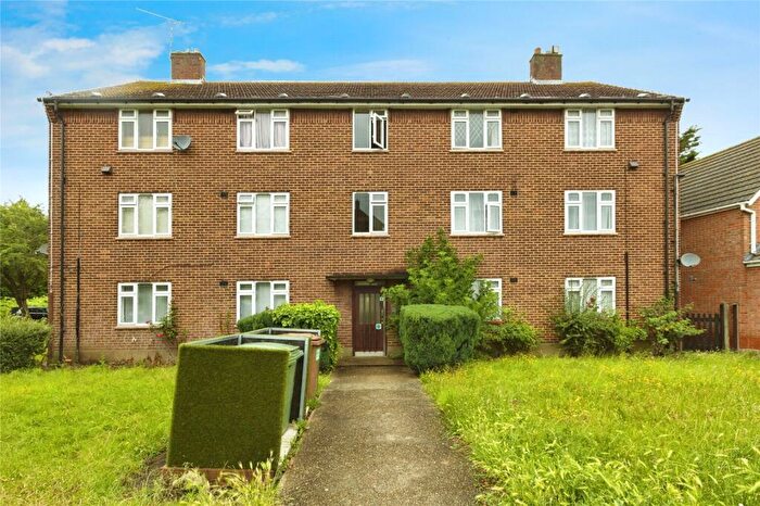 2 Bedroom Flat For Sale In Claybury Broadway, Ilford, IG5