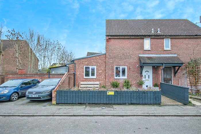 3 Bedroom Semi Detached House For Sale In Cleveland Close, Highwoods, Colchester, CO4