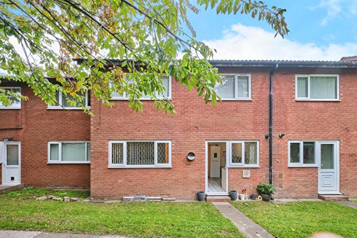 2 Bedroom Maisonette For Sale In High Beeches, Birmingham, B43