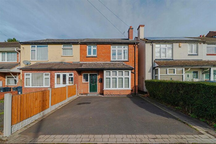 3 Bedroom Semi Detached House For Sale In Brook Lane, Kings Heath/Billesley Border, Birmingham, B13