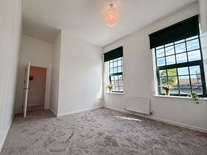 1 Bedroom Flat To Rent In Bullivant Street, Nottingham, NG3