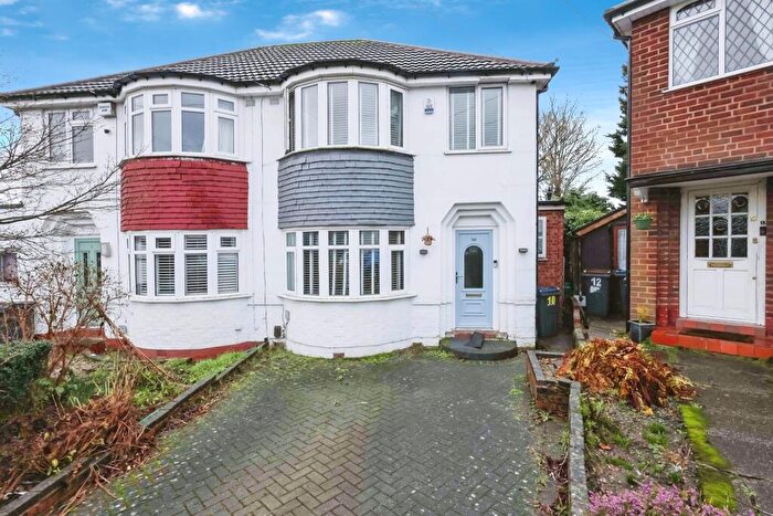 3 Bedroom Semi-Detached House For Sale In Stanton Grove, Birmingham, B26