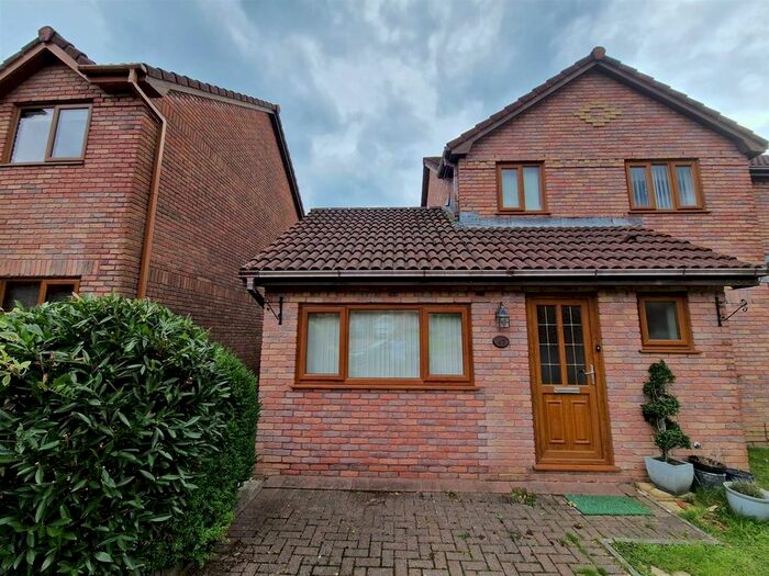 3 Bedroom Semi-Detached House To Rent In Oakwood Drive, Clydach, Swansea, SA8