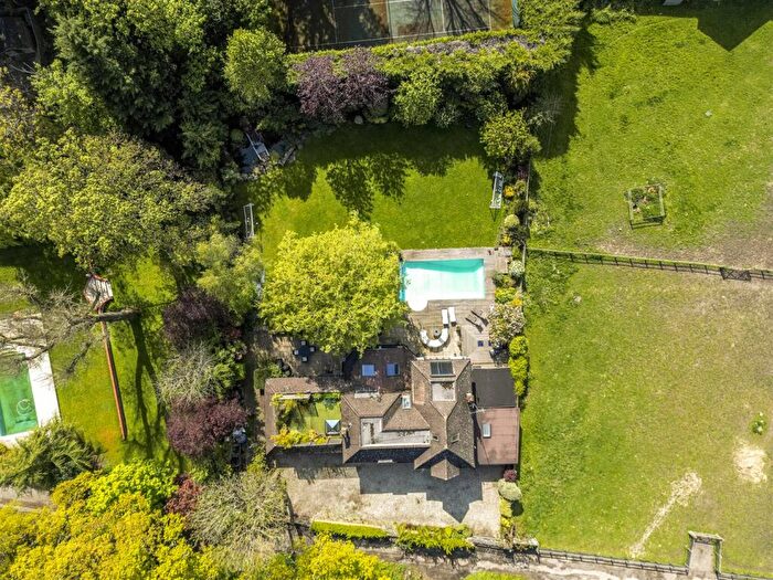 5 Bedroom Detached House For Sale In Warren Lane, Stanmore, HA7