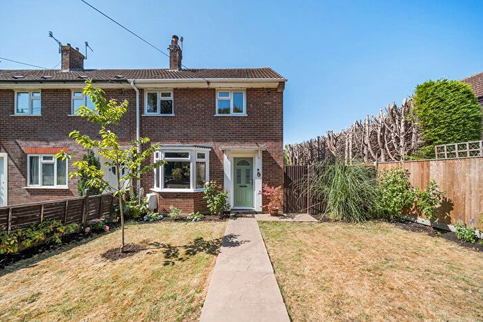 2 Bedroom End Of Terrace House For Sale In Beesfield Lane, Farningham, Kent, DA4