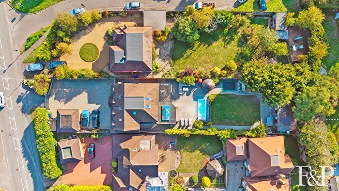 7 Bedroom Detached House For Sale In Dropmore Road, Burnham, SL1