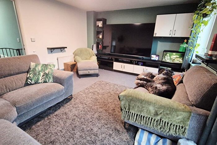 3 Bedroom Semi Detached House For Sale In North Dene Park, Oldham, OL9