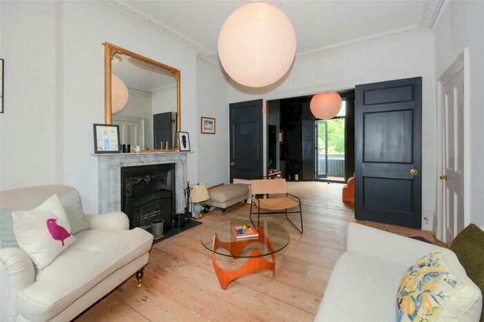 3 Bedroom Terraced House To Rent In St Pauls Place, Islington, N1