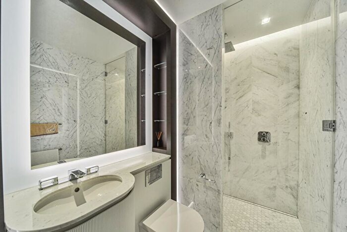 2 Bedroom Apartment To Rent In Park Drive London, E14