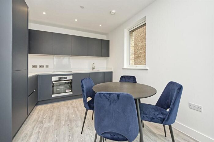 1 Bedroom Flat To Rent In Brecon Court, Hounslow, TW3