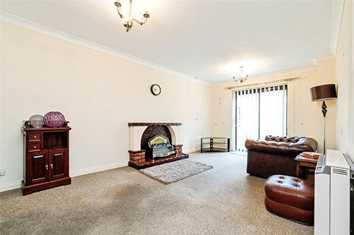 1 Bedroom Apartment For Sale In Cromwell Lodge, Barking, IG11