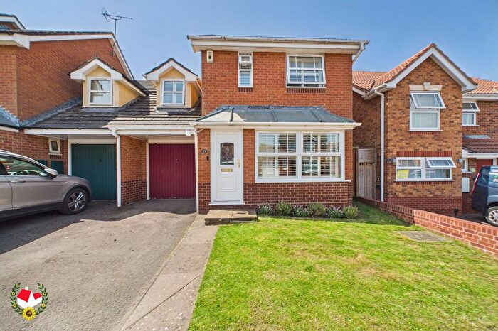 3 Bedroom Link Detached House For Sale In Broad Leys Road, Barnwood, Gloucester, GL4