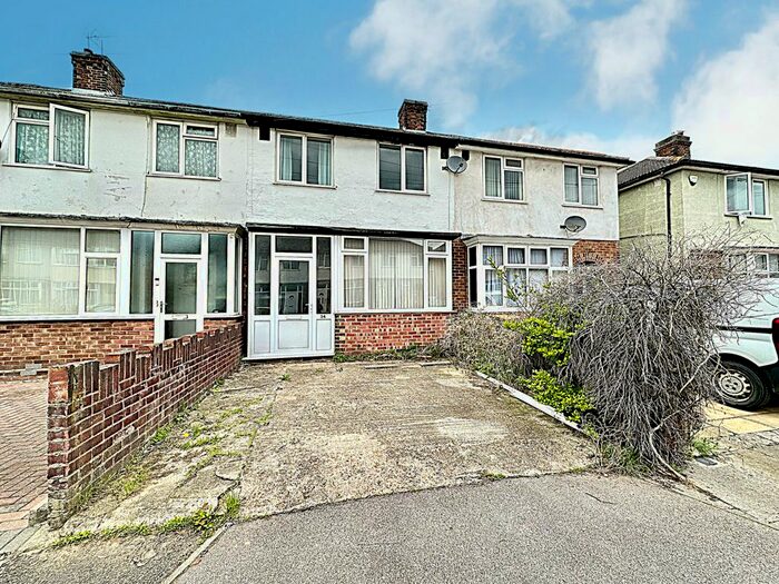 3 Bedroom Terraced House To Rent In Hazelwood Road, Bedford, MK42