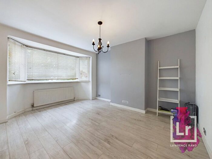 2 Bedroom Flat To Rent In Berkeley Close, Ruislip, Middlesex, HA4