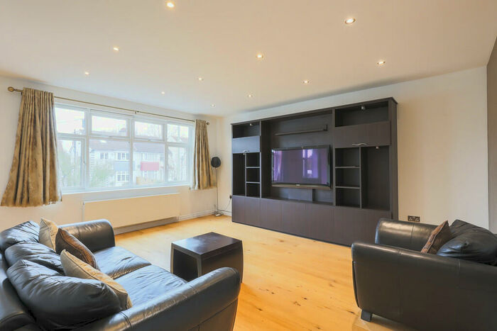 2 Bedroom Apartment To Rent In Holders Hill Road, Mill Hill, London, NW7