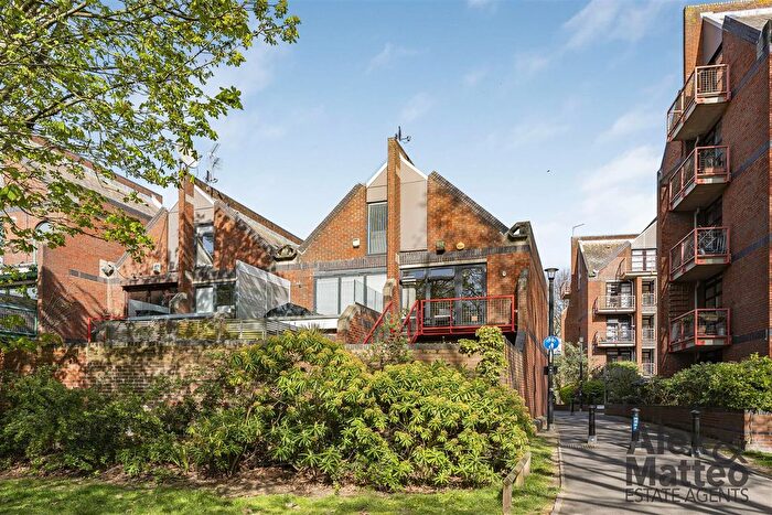 2 Bedroom Property For Sale In Elephant Lane, Rotherhithe, SE16