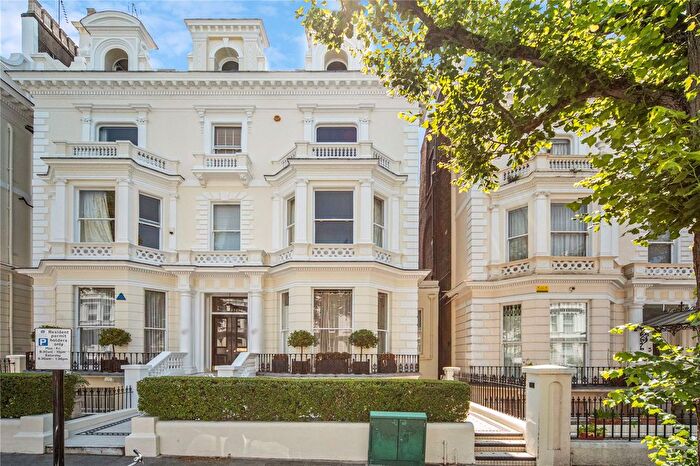 2 Bedroom Flat For Sale In Holland Park, London, W11