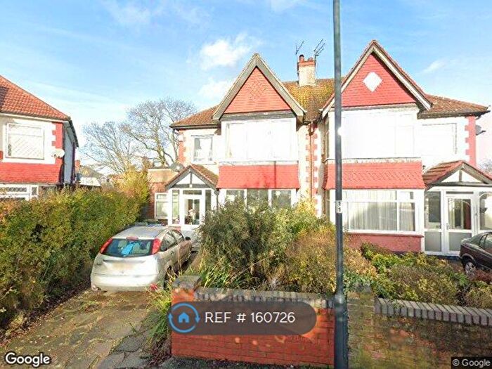4 Bedroom Semi-Detached House To Rent In Queenscourt, Wembley, HA9