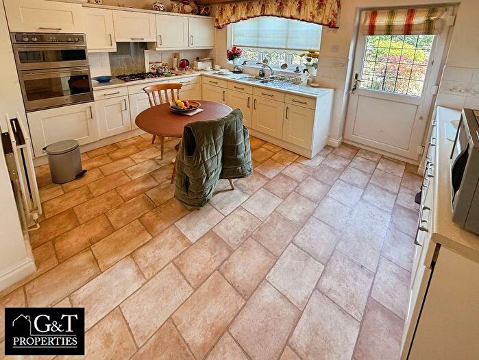 3 Bedroom Detached House For Sale In Mere Road, Stourbridge, DY8