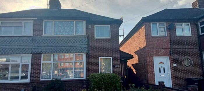 3 Bedroom Semi-Detached House To Rent In Sundon Park Road, Luton, Bedfordshire, LU3