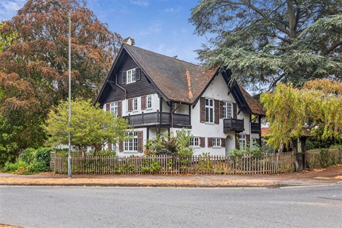 5 Bedroom Detached House For Sale In Norton Way South, Letchworth Garden City, SG6