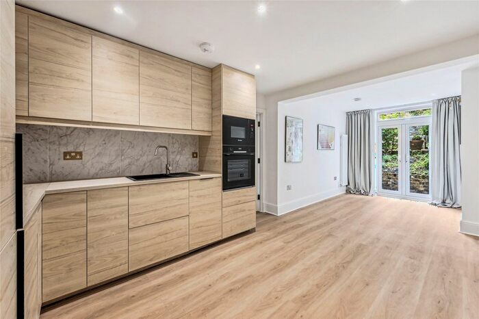 2 Bedroom Flat To Rent In Edith Grove, London, SW10