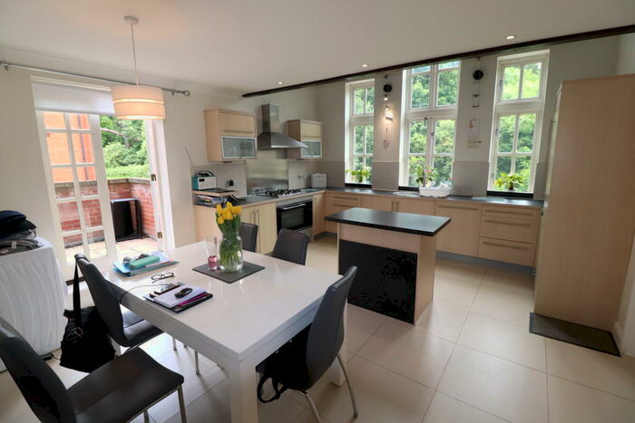 3 Bedroom Apartment To Rent In Clements Park, CM14