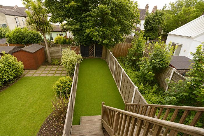 2 Bedroom Flat To Rent In Beedell Avenue, Westcliff On Sea, SS0