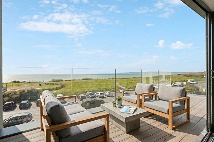 2 Bedroom Apartment For Sale In Boscombe Overcliff Drive, Southbourne, Bournemouth, Dorset, BH5