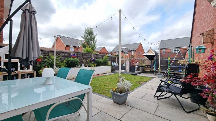 4 Bedroom Detached House For Sale In Moorhen Grove, Southam, CV47