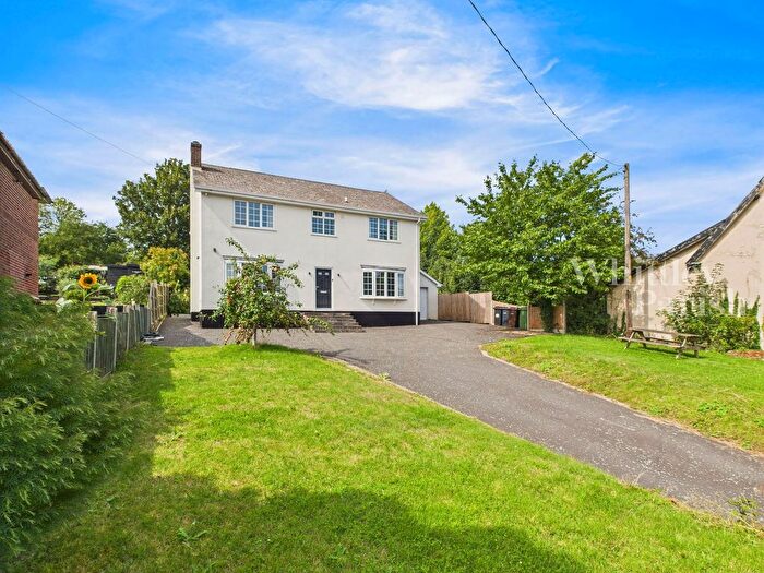 4 Bedroom Detached House For Sale In The Street, Brockdish, IP21