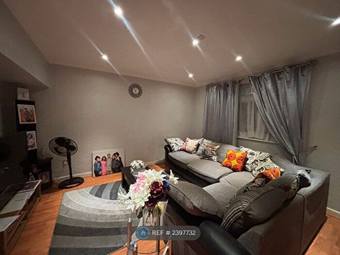 3 Bedroom Semi-Detached House To Rent In Tyrrell Avenue, Welling, DA16