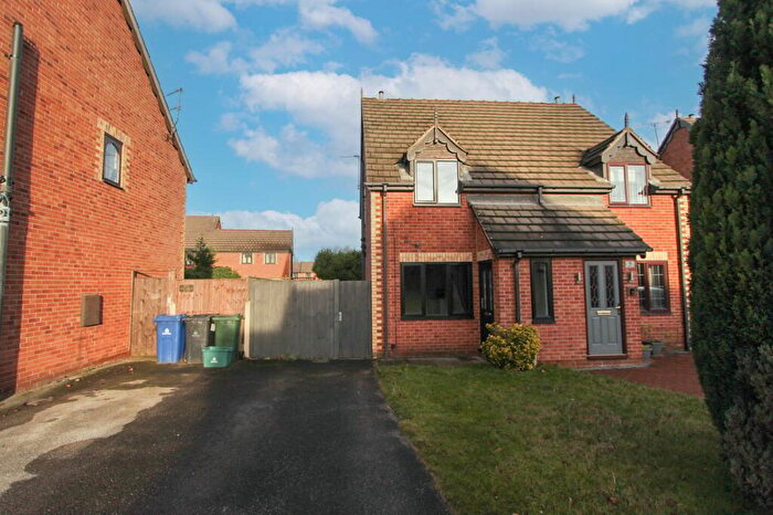 2 Bedroom Semi-Detached House To Rent In Far Field Close, Edenthorpe, Doncaster, DN3