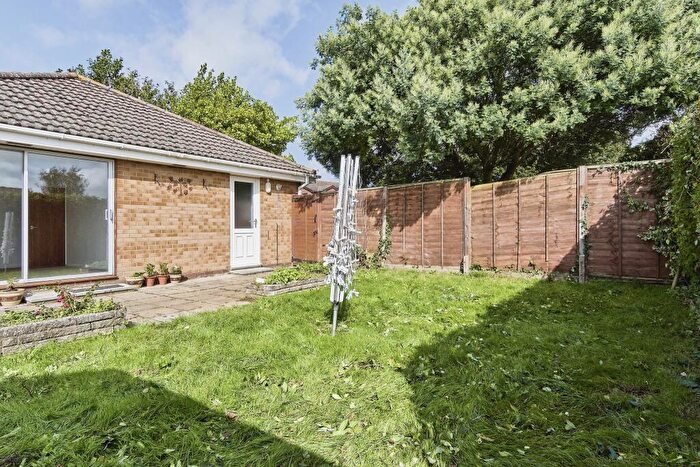 2 Bedroom Bungalow To Rent In Woods Drive, Apse Heath, PO36