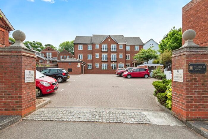 2 Bedroom Flat For Sale In Queen Street, Hitchin, Hertfordshire, SG4
