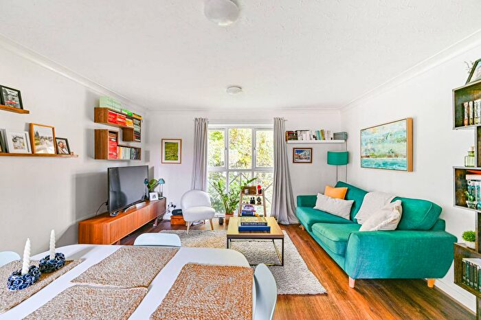 2 Bedroom Flat For Sale In Farrow Lane, New Cross, London, SE14