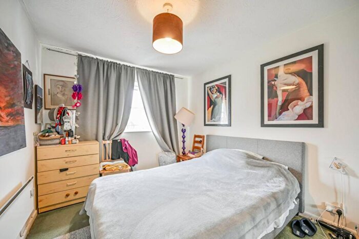 1 Bedroom Flat For Sale In St Pauls Rise, Palmers Green, London, N13