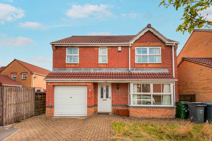 4 Bedroom Detached House To Rent In Edson Close, Bradford, West Yorkshire, BD6