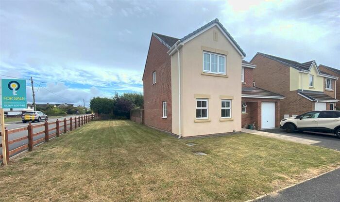 4 Bedroom Detached House For Sale In Cwrt Lando, Pembrey, Burry Port, SA16