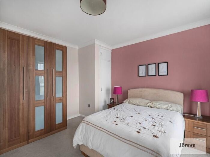 1 Bedroom Flat To Rent In South Norwood, London, SE25