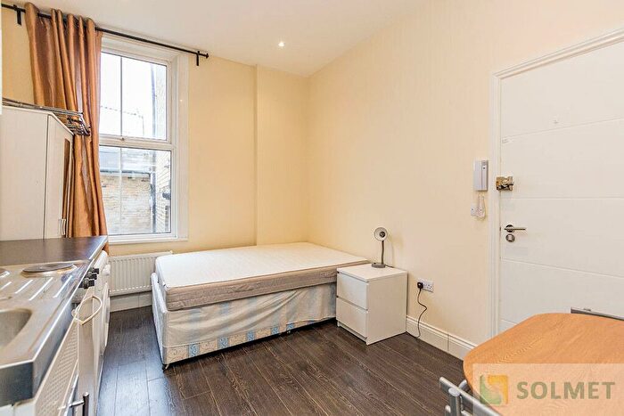Studio To Rent In North End Road, Hammersmith, London, W14