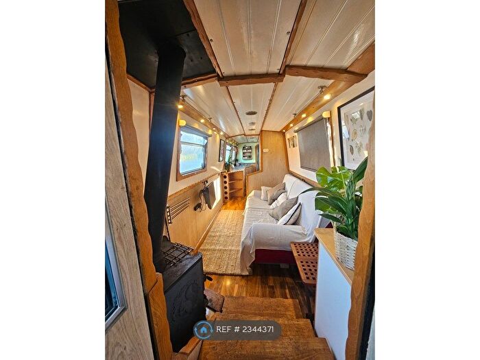 1 Bedroom Houseboat To Rent In River Lee, Hertford, SG14