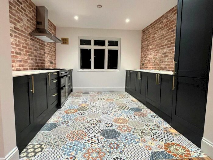 4 Bedroom Maisonette To Rent In Brighton Road, Purley, CR8