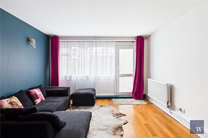 2 Bedroom Flat For Sale In Beechcroft Close, Valley Road, London, SW16