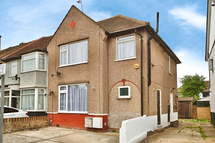 1 Bedroom Maisonette For Sale In Crosby Road, Dagenham, Essex, RM10