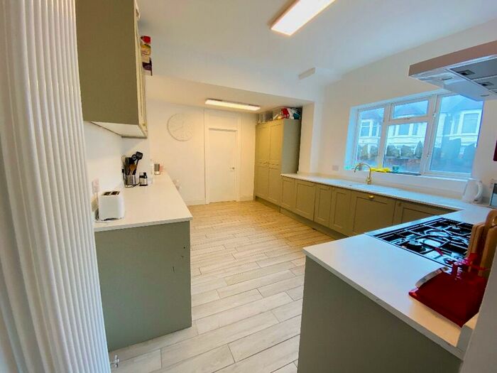 6 Bedroom Terraced House To Rent In Kelvin Road, Cardiff(City), CF23