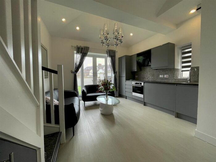 1 Bedroom Flat To Rent In Richmond Road, Cathays, Cardiff, CF24